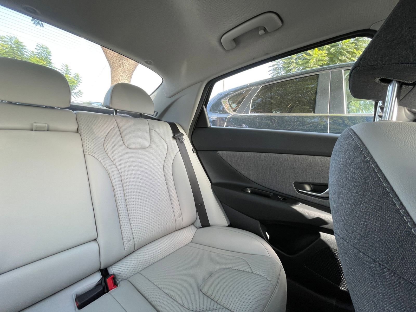 Used 2025 Hyundai Elantra Limited image 37