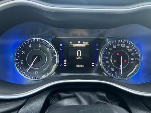 Used 2015 Chrysler 200 Limited w/ Convenience Group FWD image 9