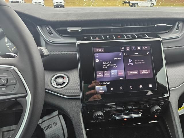 New 2025 Jeep Grand Cherokee Altitude image 17