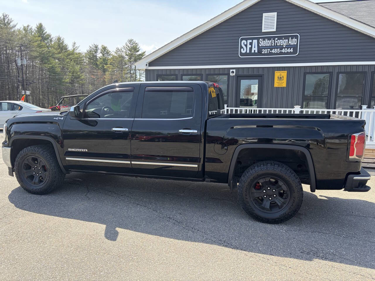 Used 2018 GMC Sierra 1500 SLT AWD/4WD image 2