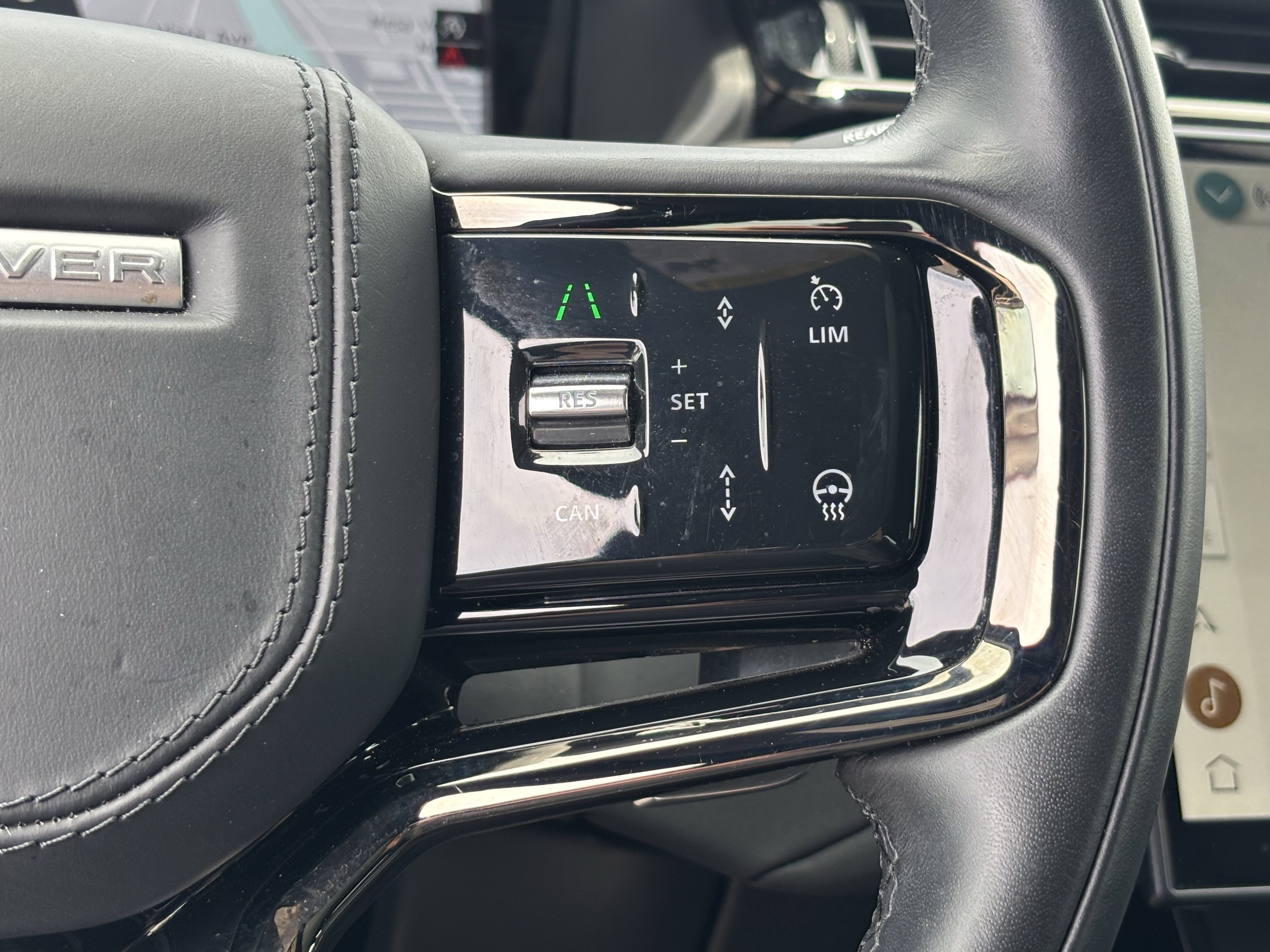 Used 2025 Land Rover Range Rover Velar Dynamic SE image 30