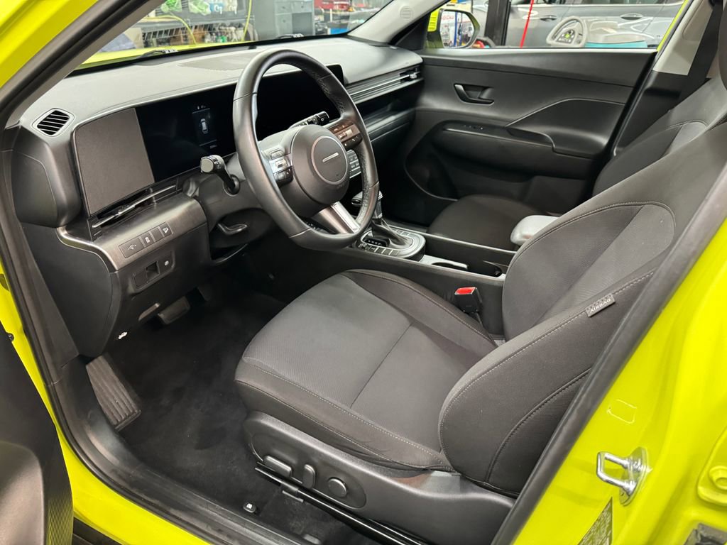 Used 2025 Hyundai Kona SEL image 13