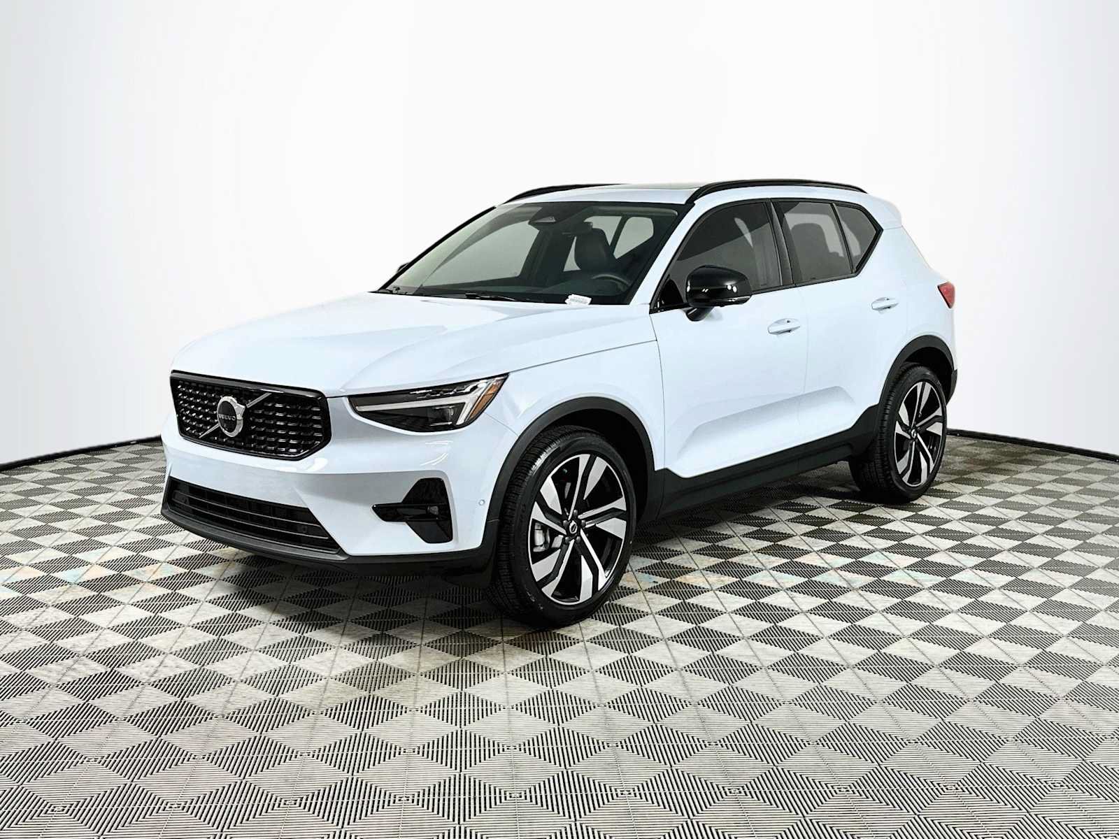 New 2026 Volvo XC40 B5 Ultra AWD/4WD image 3