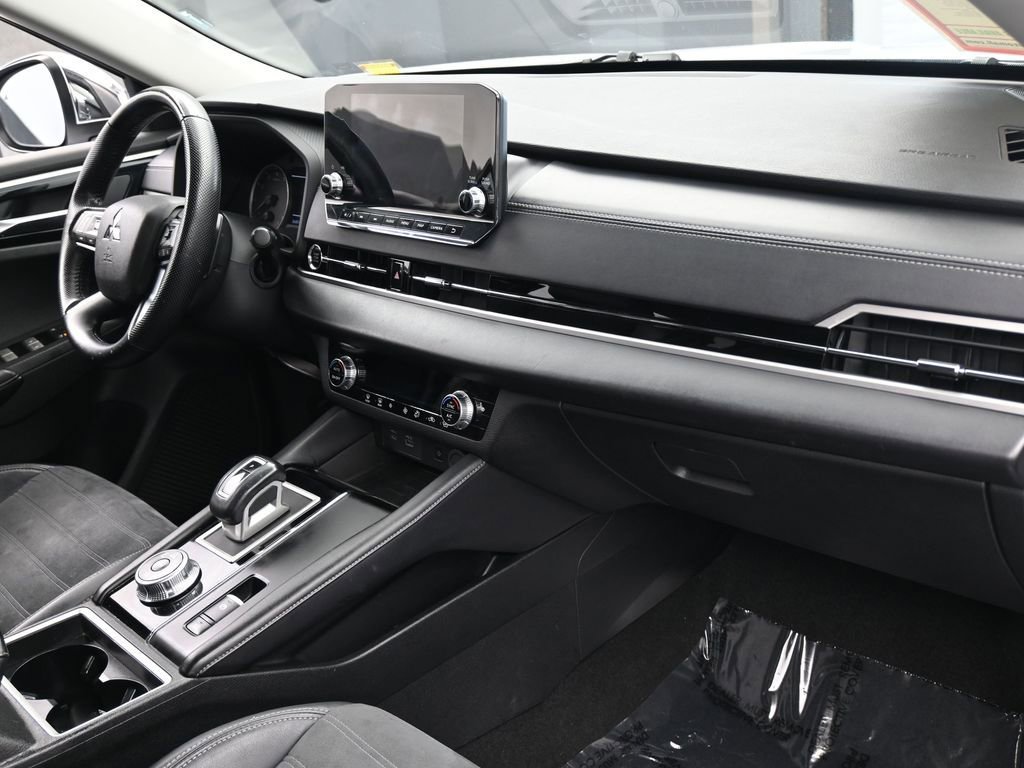 Used 2022 Mitsubishi Outlander SE image 47