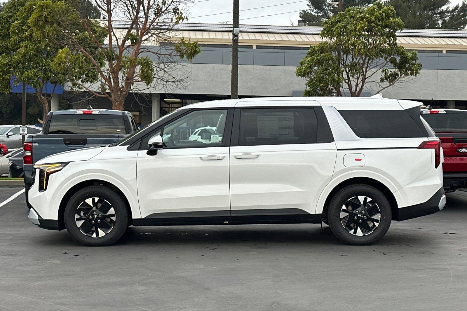 New 2026 Kia Carnival LXS image 7