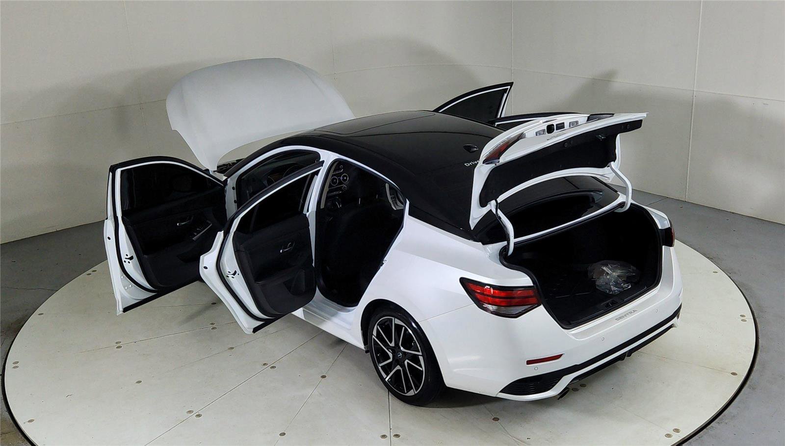 Certified 2025 Nissan Sentra SR w/ SR Premium Package image 27