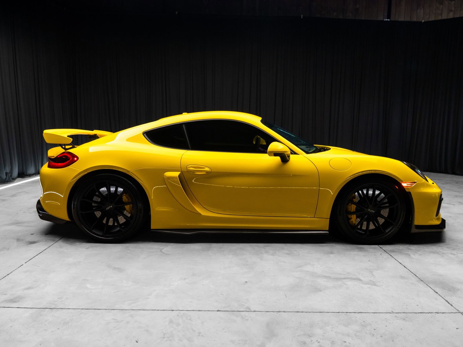 Used 2016 Porsche Cayman GT4 w/ Sport Chrono Package RWD image 15