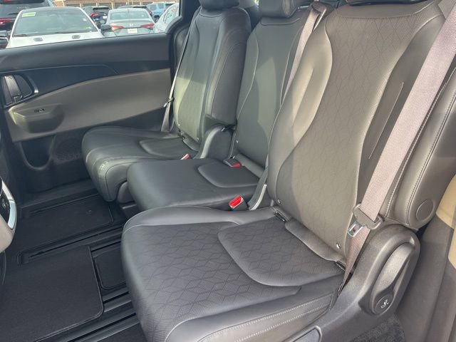 Used 2025 Kia Carnival image 10