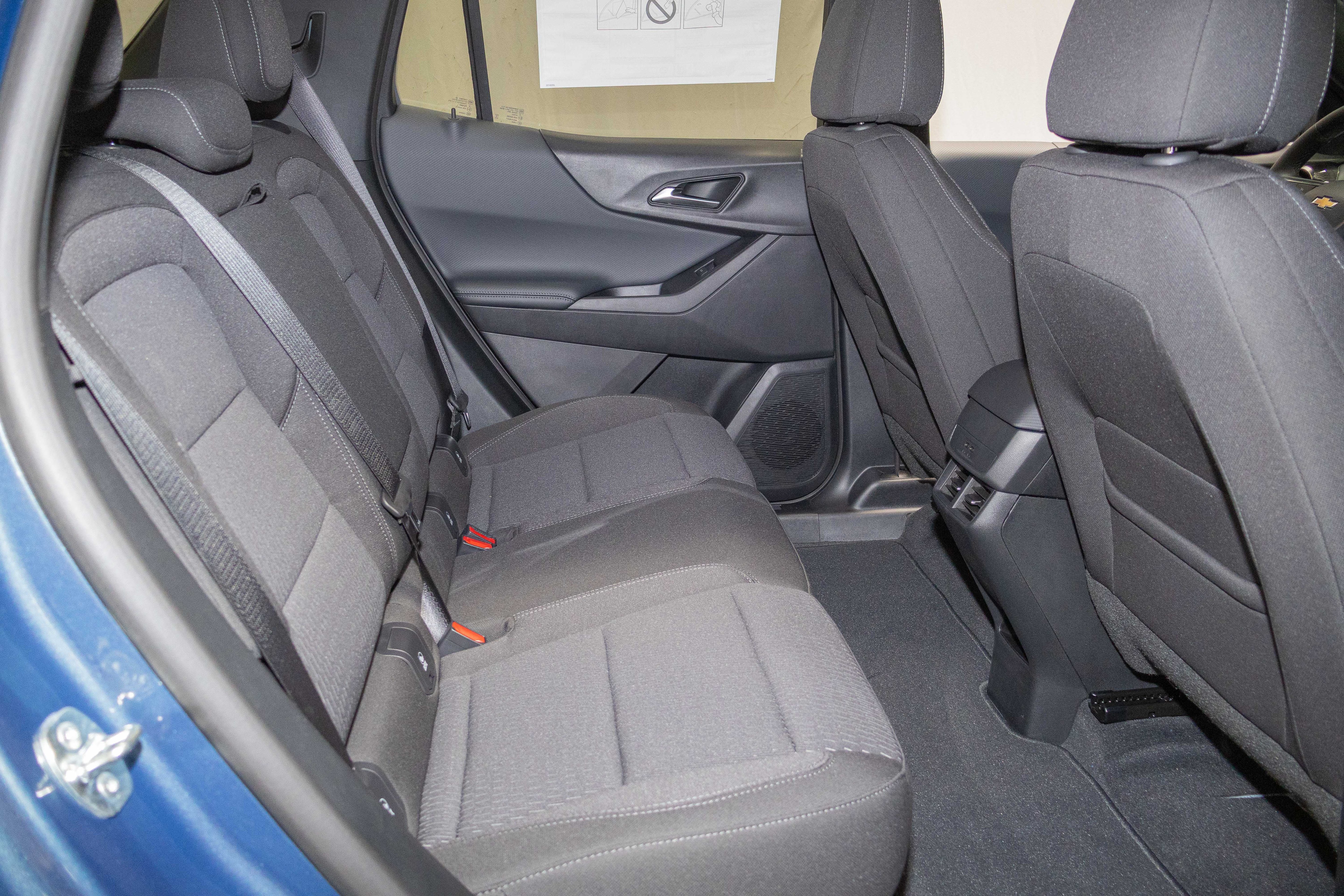 New 2027 Chevrolet Equinox LT w/ Safety and Technology Package FWD image 12