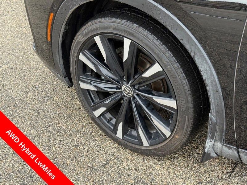 Used 2025 Toyota Crown Platinum AWD/4WD image 10