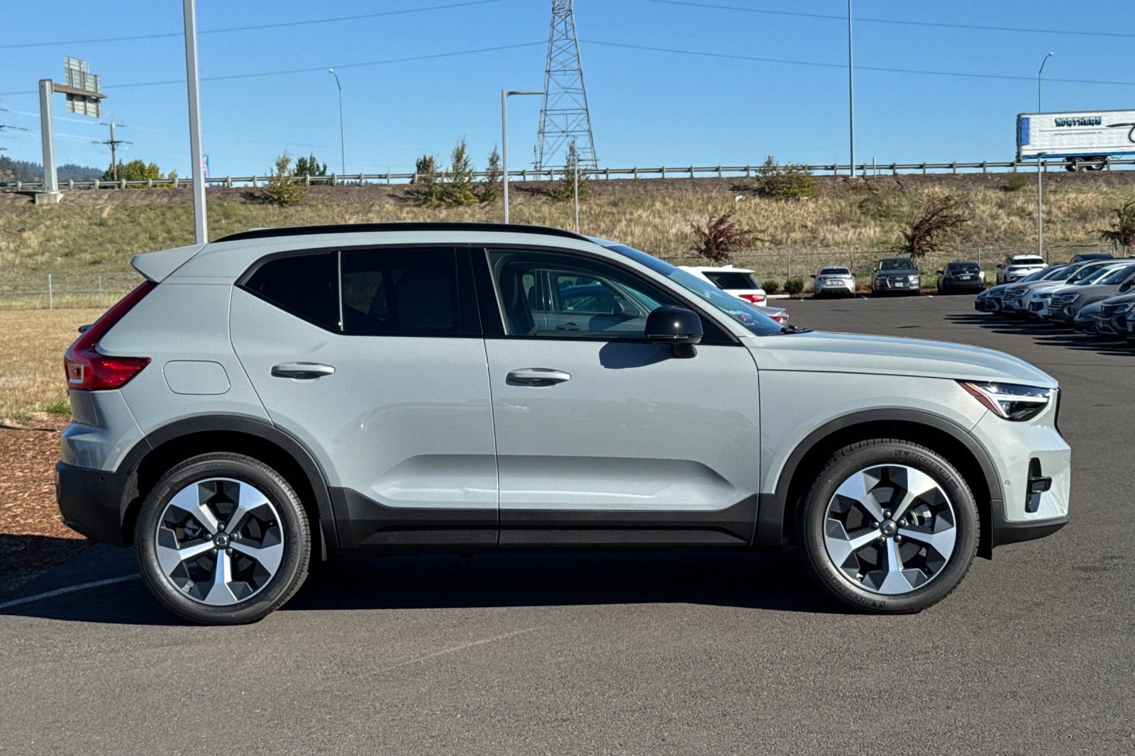 Used 2026 Volvo XC40 B5 Plus w/ Protection Package Premier AWD/4WD image 2