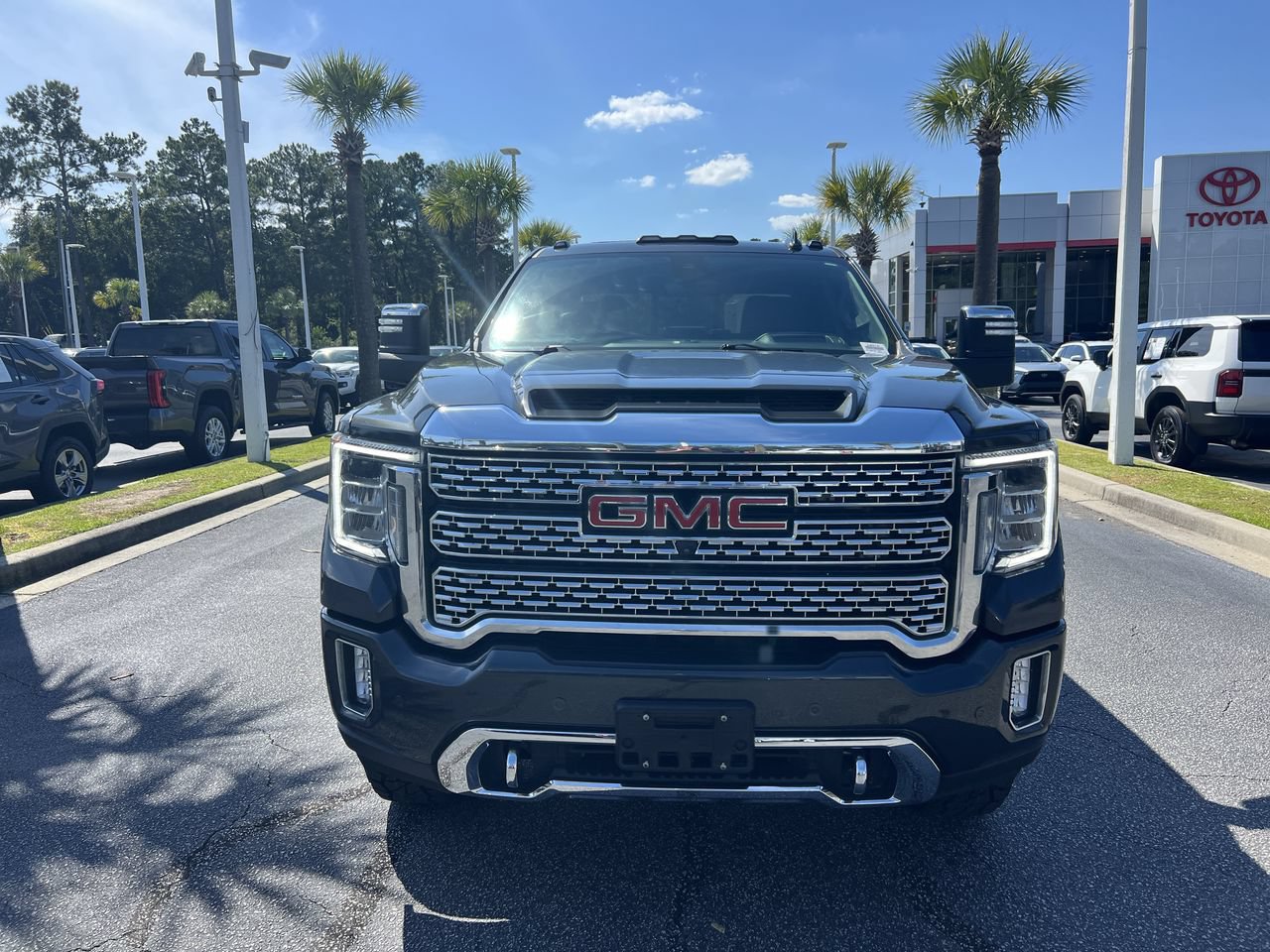 Used 2023 GMC Sierra 2500 Denali w/ Denali Ultimate Package AWD/4WD image 3