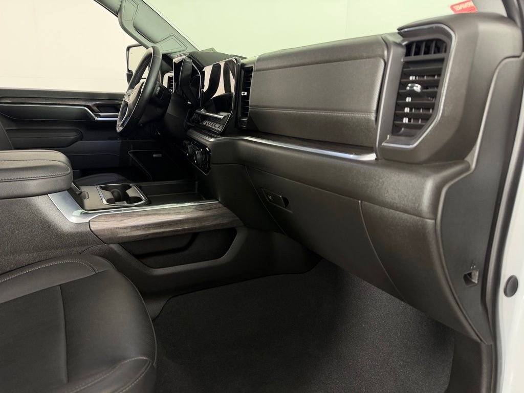 Used 2025 Chevrolet Silverado 2500 LTZ w/ LTZ Convenience Package AWD/4WD image 32