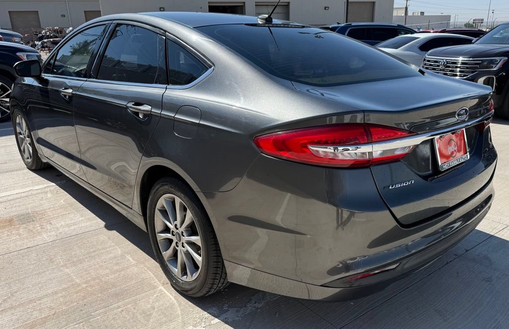 Used 2017 Ford Fusion SE FWD image 7