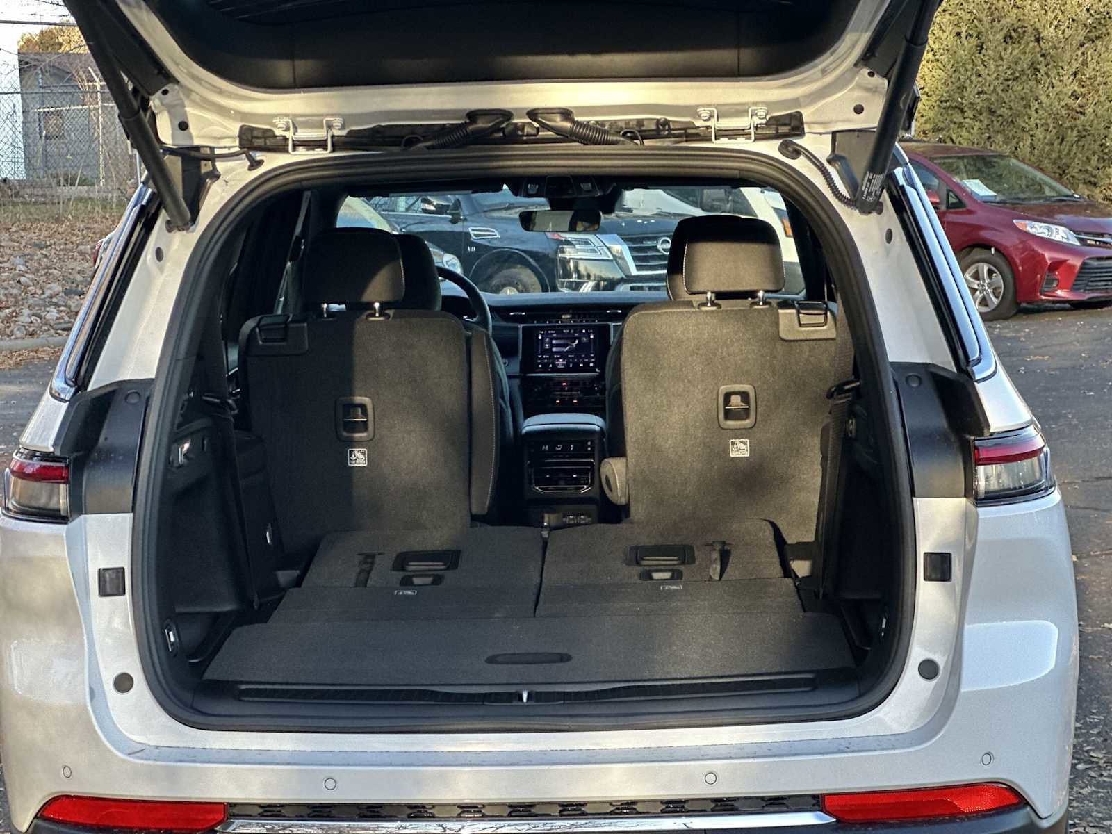 New 2025 Jeep Grand Cherokee L Laredo w/ Luxury Tech Group I image 19