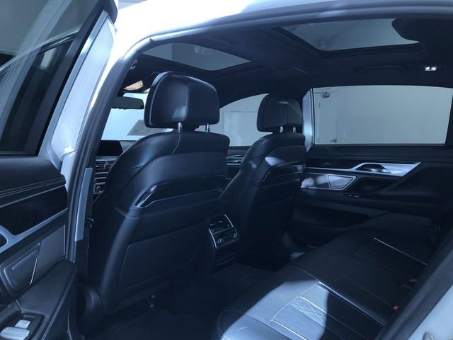 Used 2016 BMW 750i xDrive image 19