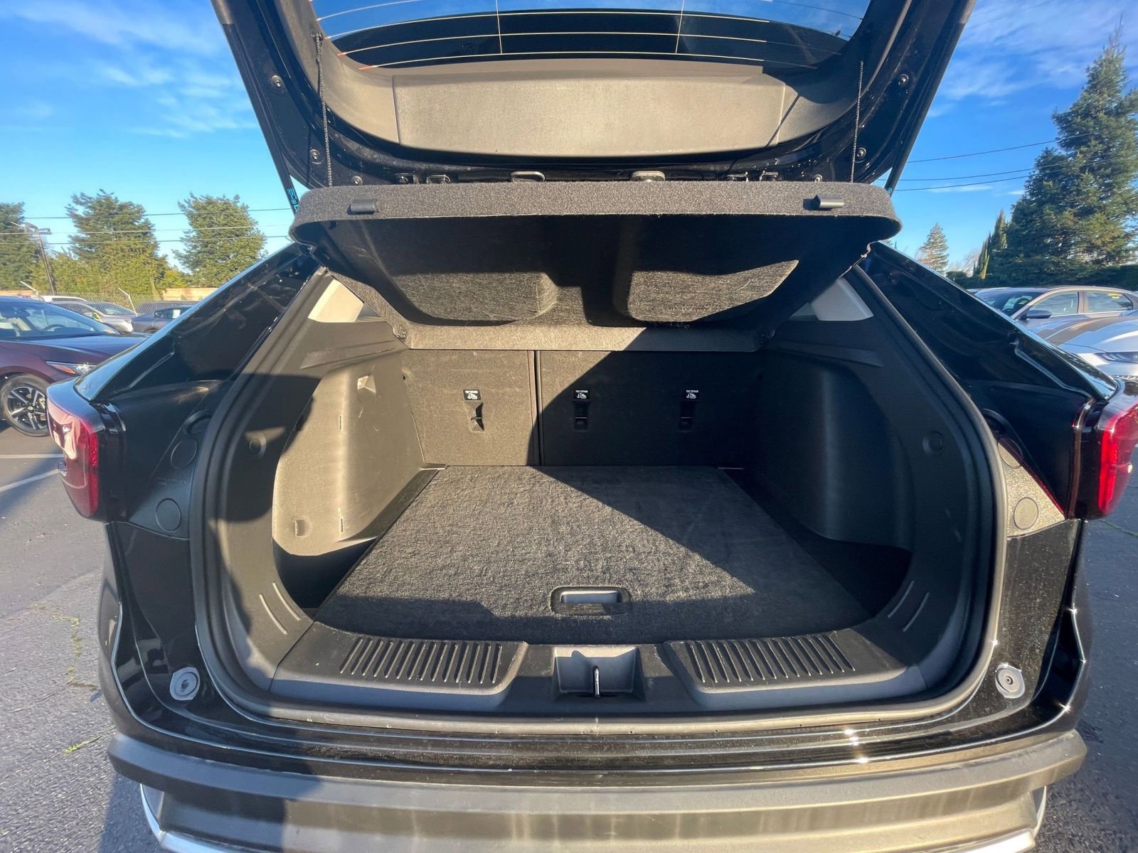 Used 2025 Chevrolet Trax LT image 31