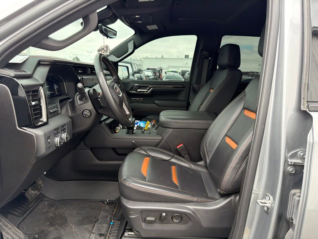Used 2024 GMC Sierra 1500 AT4 w/ Technology Package AWD/4WD image 2