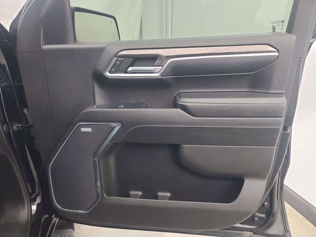Used 2024 Chevrolet Silverado 1500 LTZ image 15
