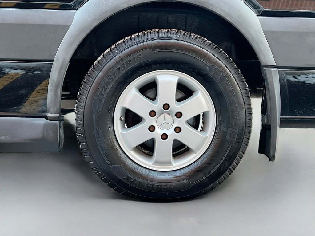 Used 2015 Mercedes-Benz Sprinter 2500 image 30