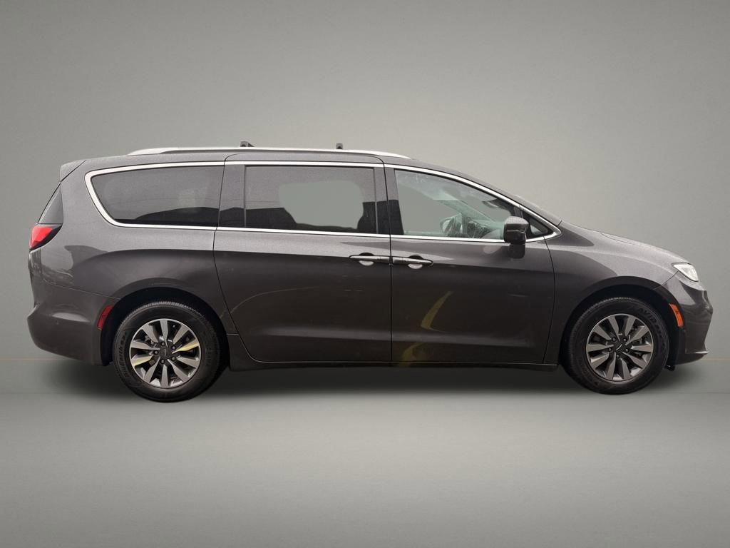 Used 2021 Chrysler Pacifica Touring-L image 6