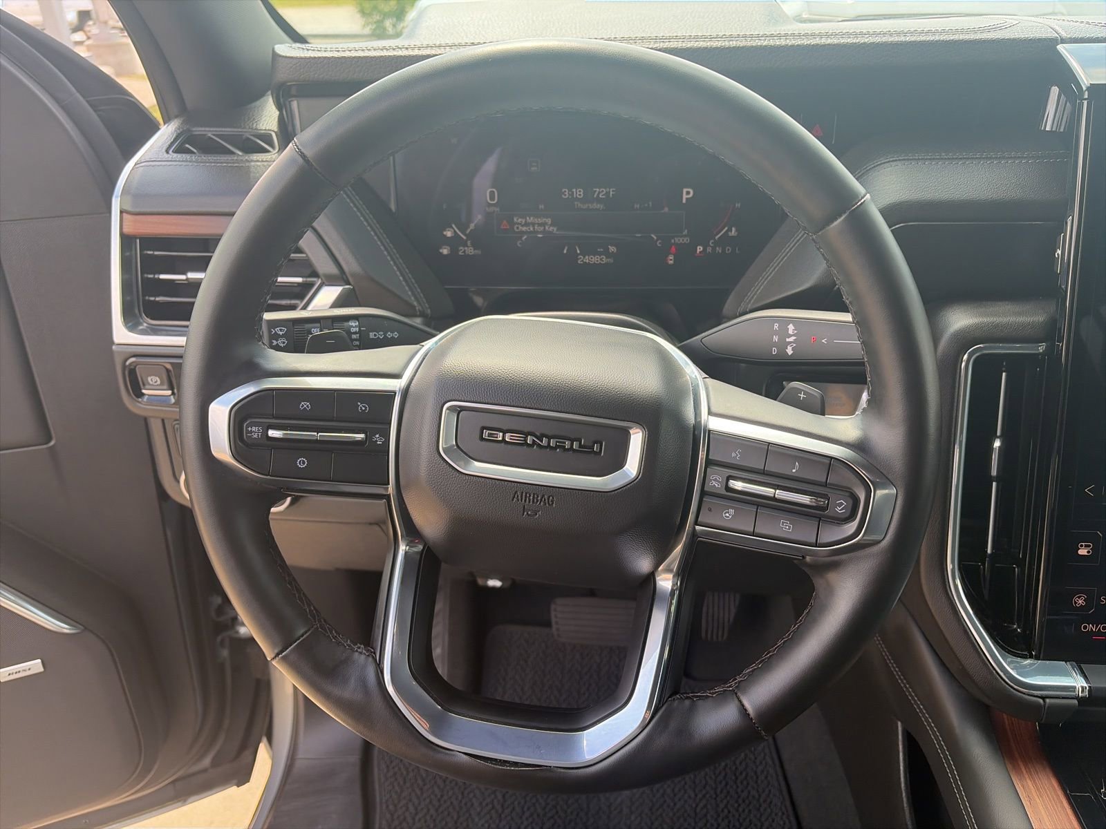 Used 2025 GMC Yukon XL Denali image 14