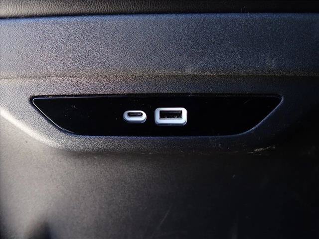 Used 2024 Chrysler Pacifica Touring-L FWD image 11