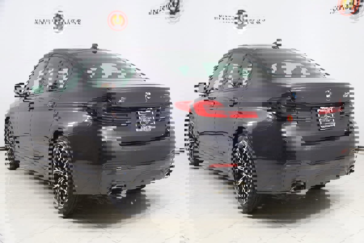 Used 2023 BMW 540i xDrive w/ M Sport Package image 4