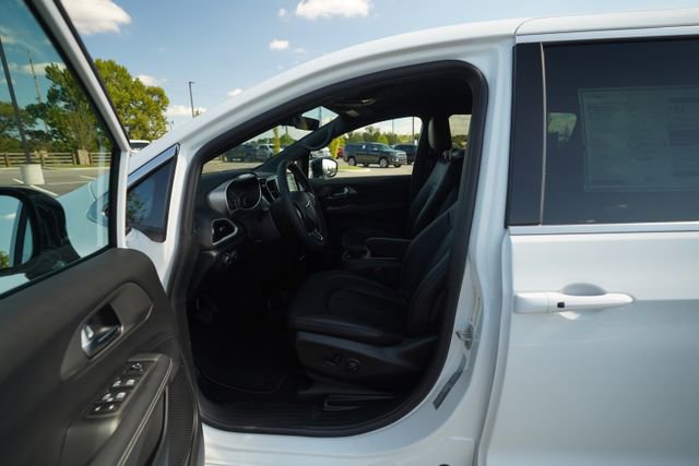 New 2026 Chrysler Voyager LX image 11