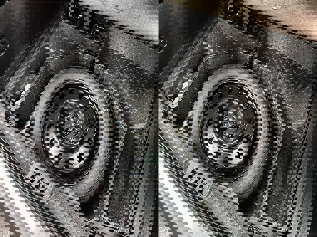 Used 2024 Ford Edge SEL image 27