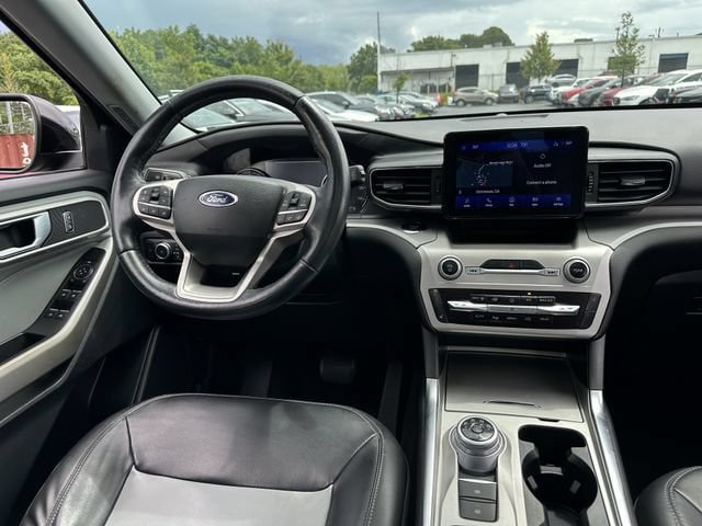 Used 2022 Ford Explorer XLT w/ Equipment Group 202A RWD image 16