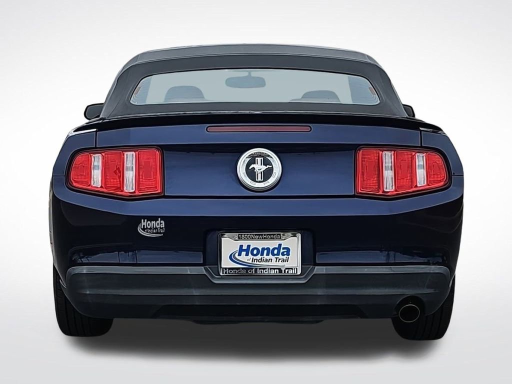 Used 2010 Ford Mustang Convertible image 7