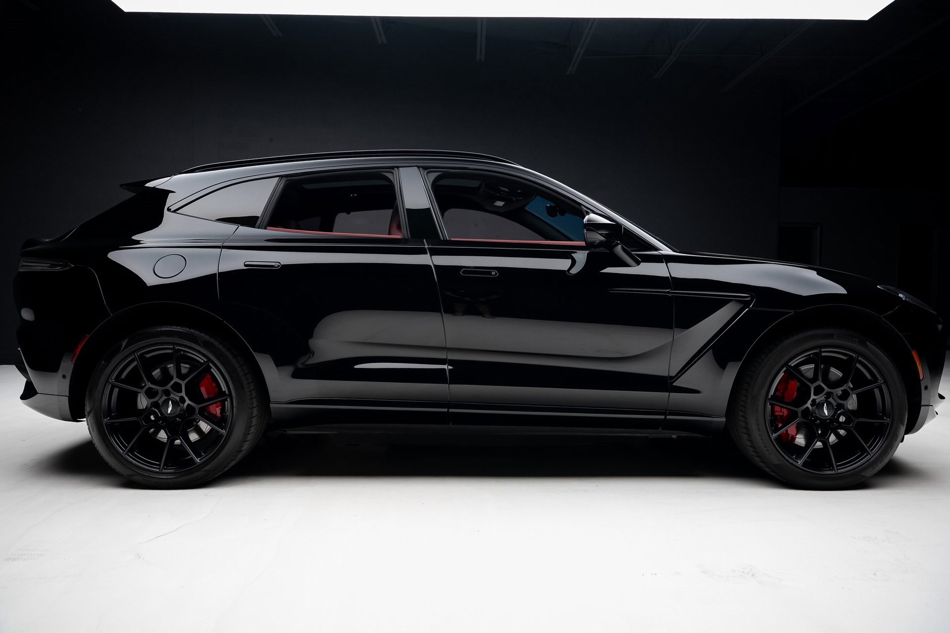 Used 2021 Aston Martin DBX image 35