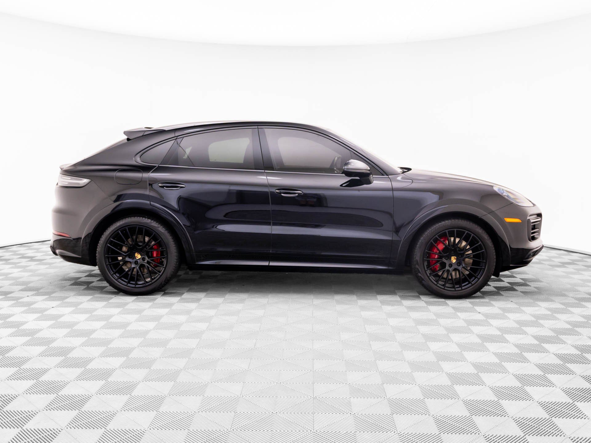 Certified 2022 Porsche Cayenne GTS AWD/4WD image 7