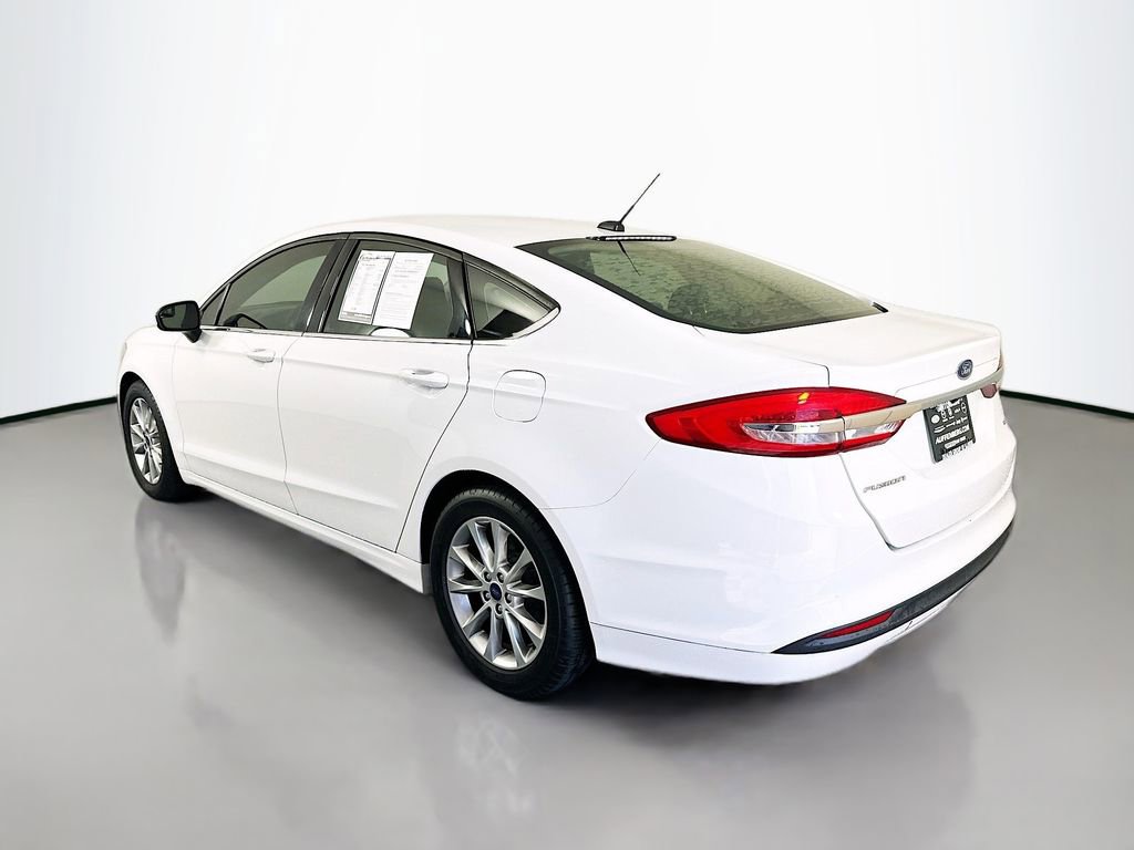 Used 2017 Ford Fusion SE image 5