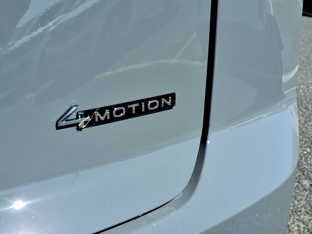 New 2026 Volkswagen Atlas Cross Sport SEL R-Line image 9