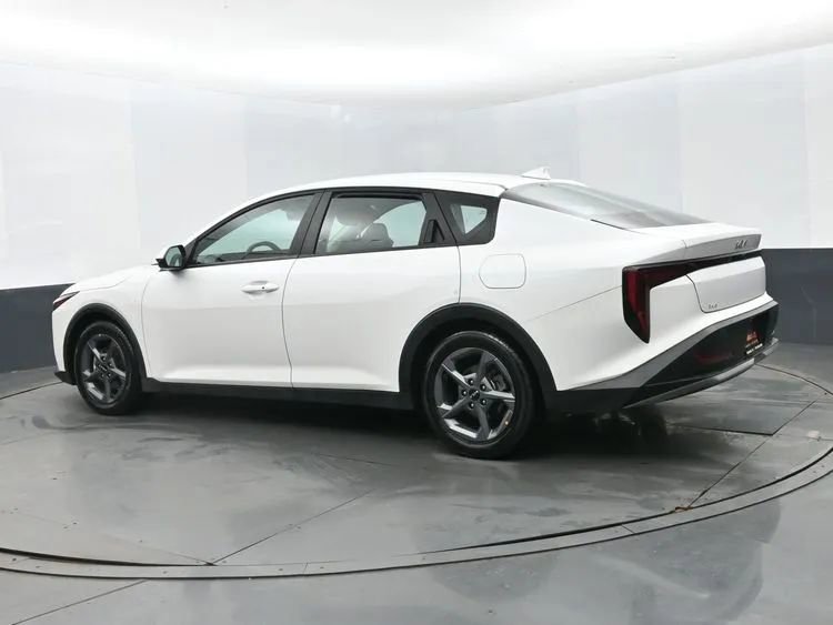 Used 2025 Kia K4 image 9