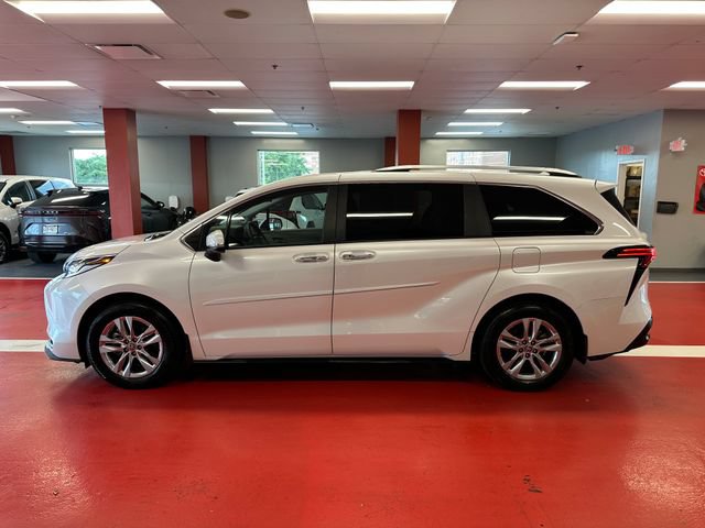 Certified 2024 Toyota Sienna Limited AWD/4WD image 6