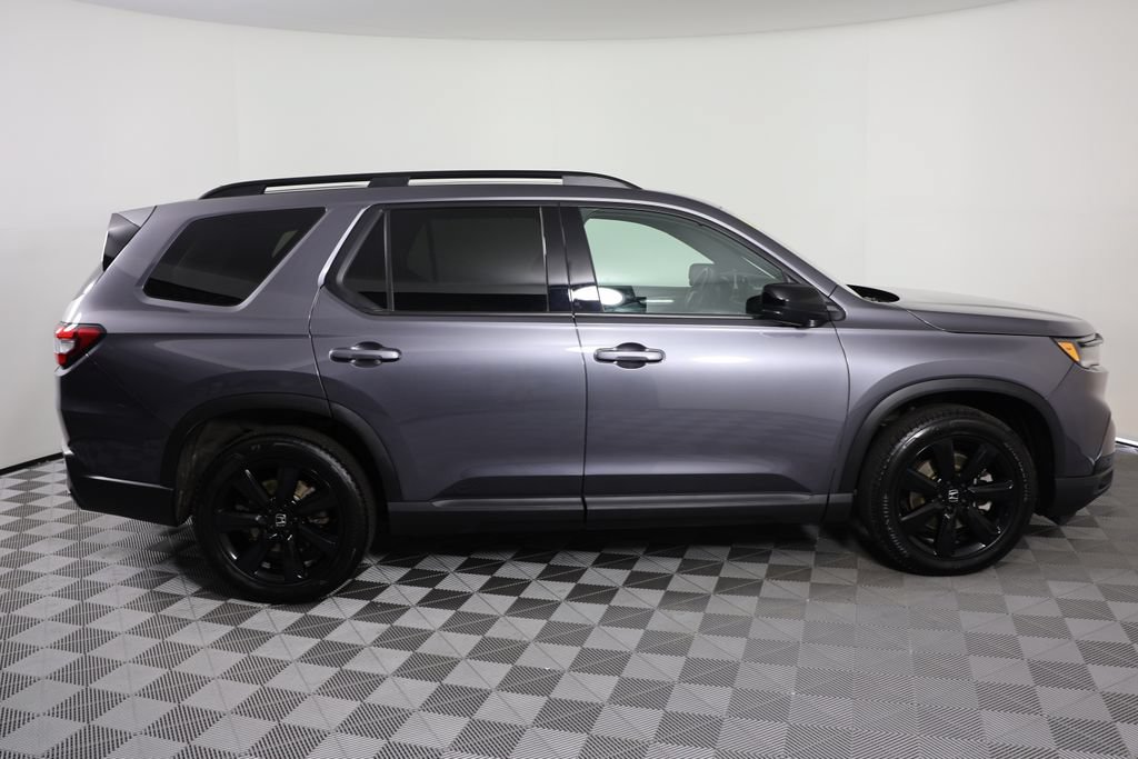 Used 2025 Honda Pilot Black Edition image 9