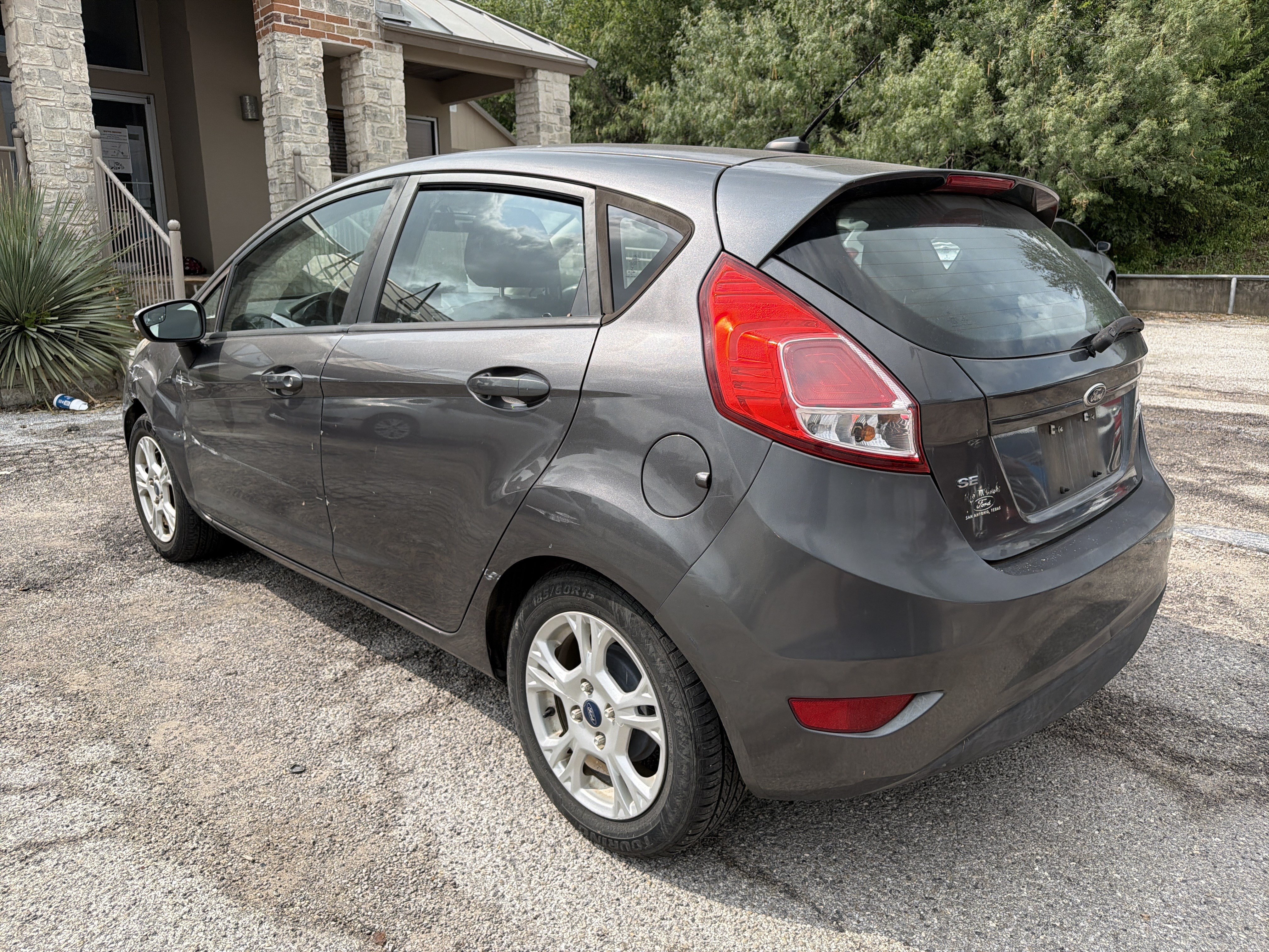 Used 2015 Ford Fiesta SE FWD image 5