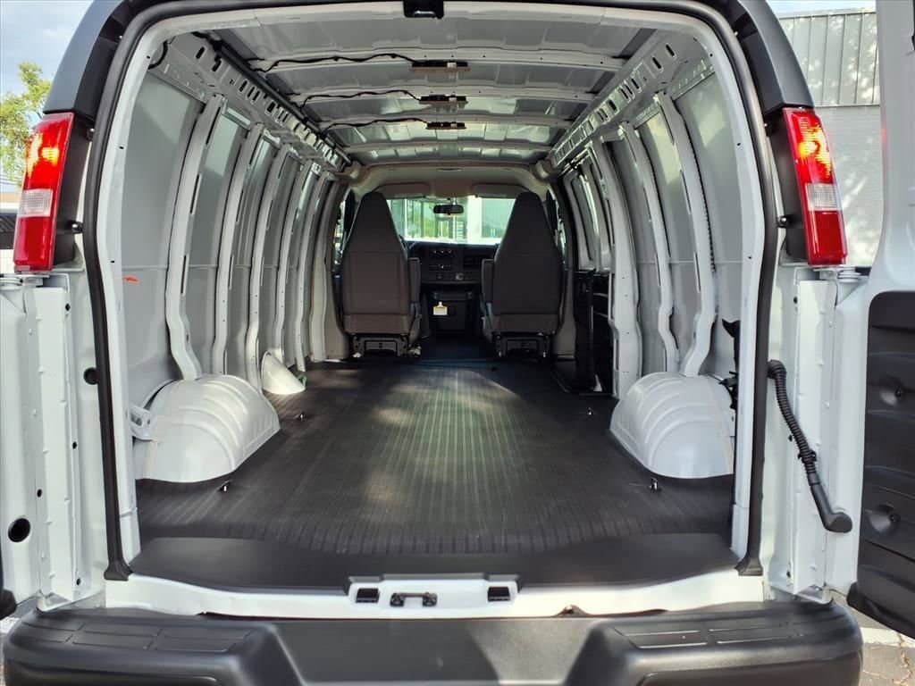 New 2026 Chevrolet Express 2500 Extended RWD image 12