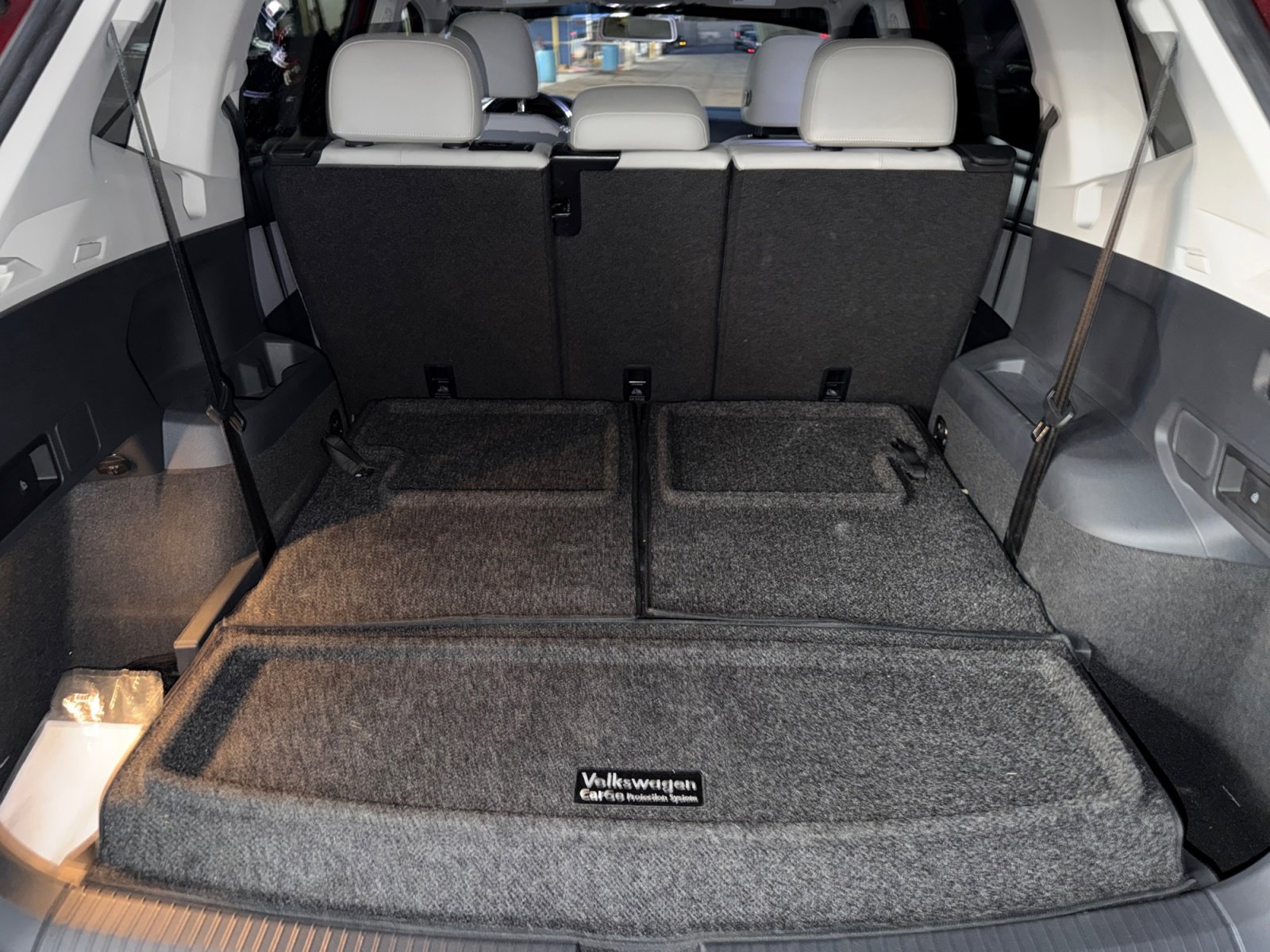 Used 2018 Volkswagen Tiguan SE w/ Panoramic Sunroof Package FWD image 27