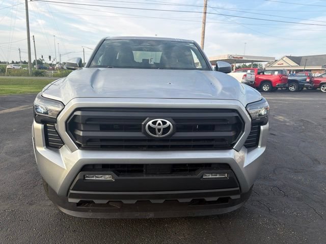 Used 2025 Toyota Tacoma SR5 AWD/4WD image 2