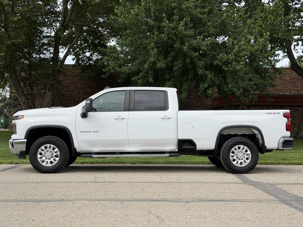 Used 2024 Chevrolet Silverado 3500 LT w/ Convenience Package AWD/4WD image 3