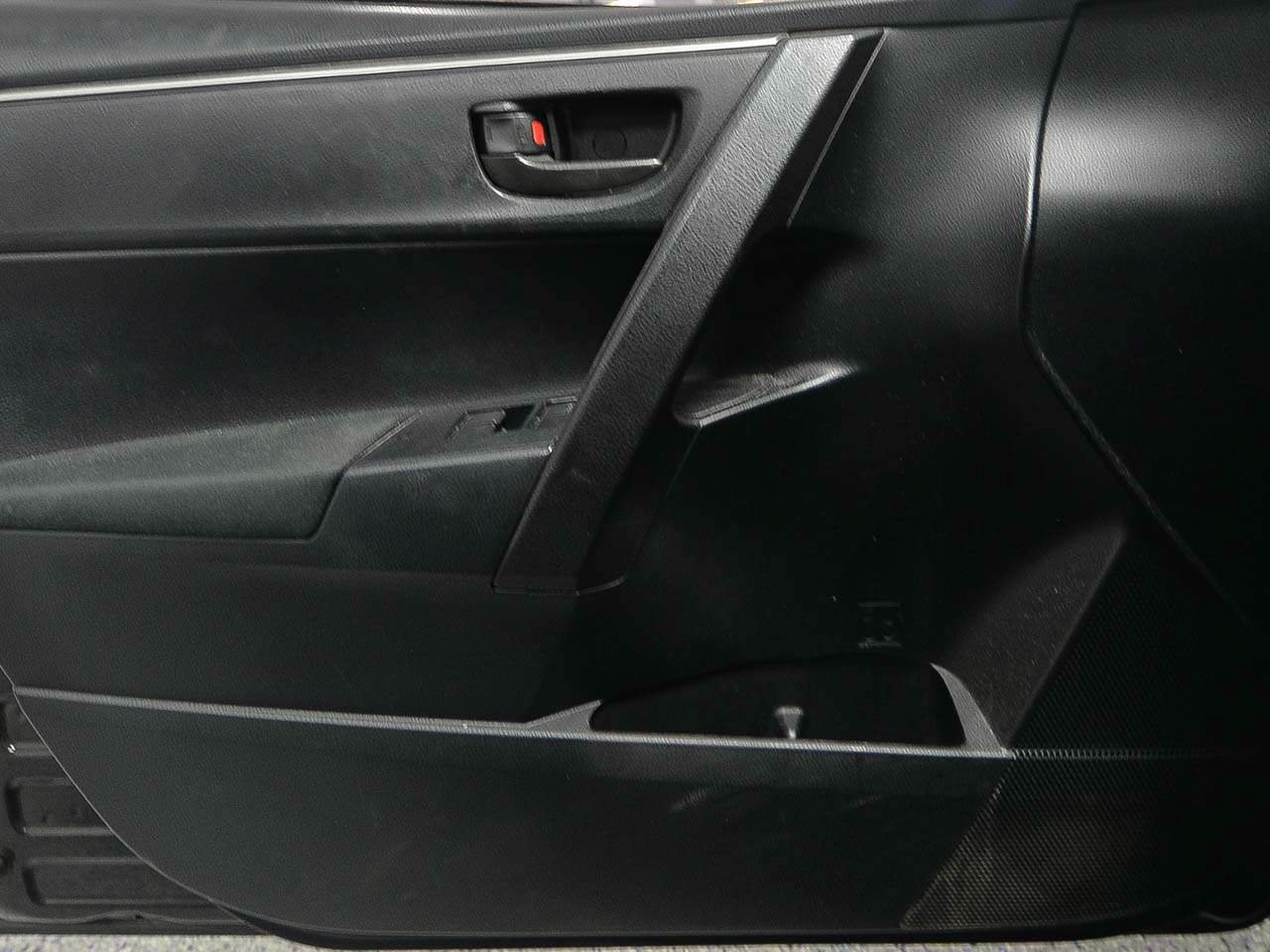 Used 2014 Toyota Corolla L FWD image 7