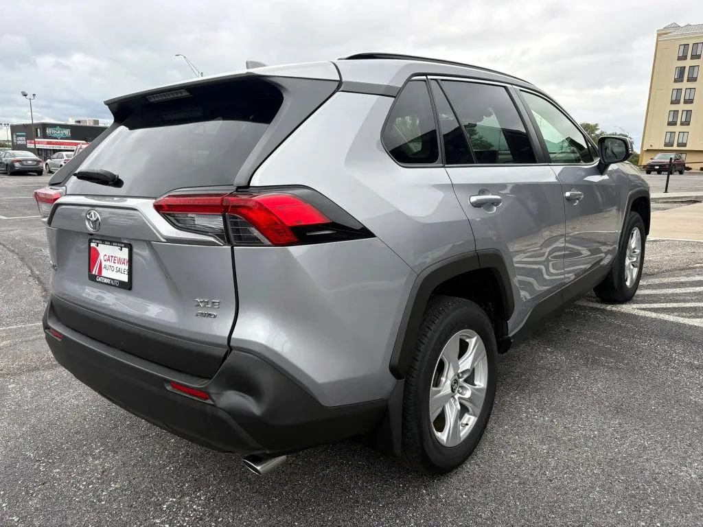 Used 2019 Toyota RAV4 XLE w/ Convenience Package AWD/4WD image 5