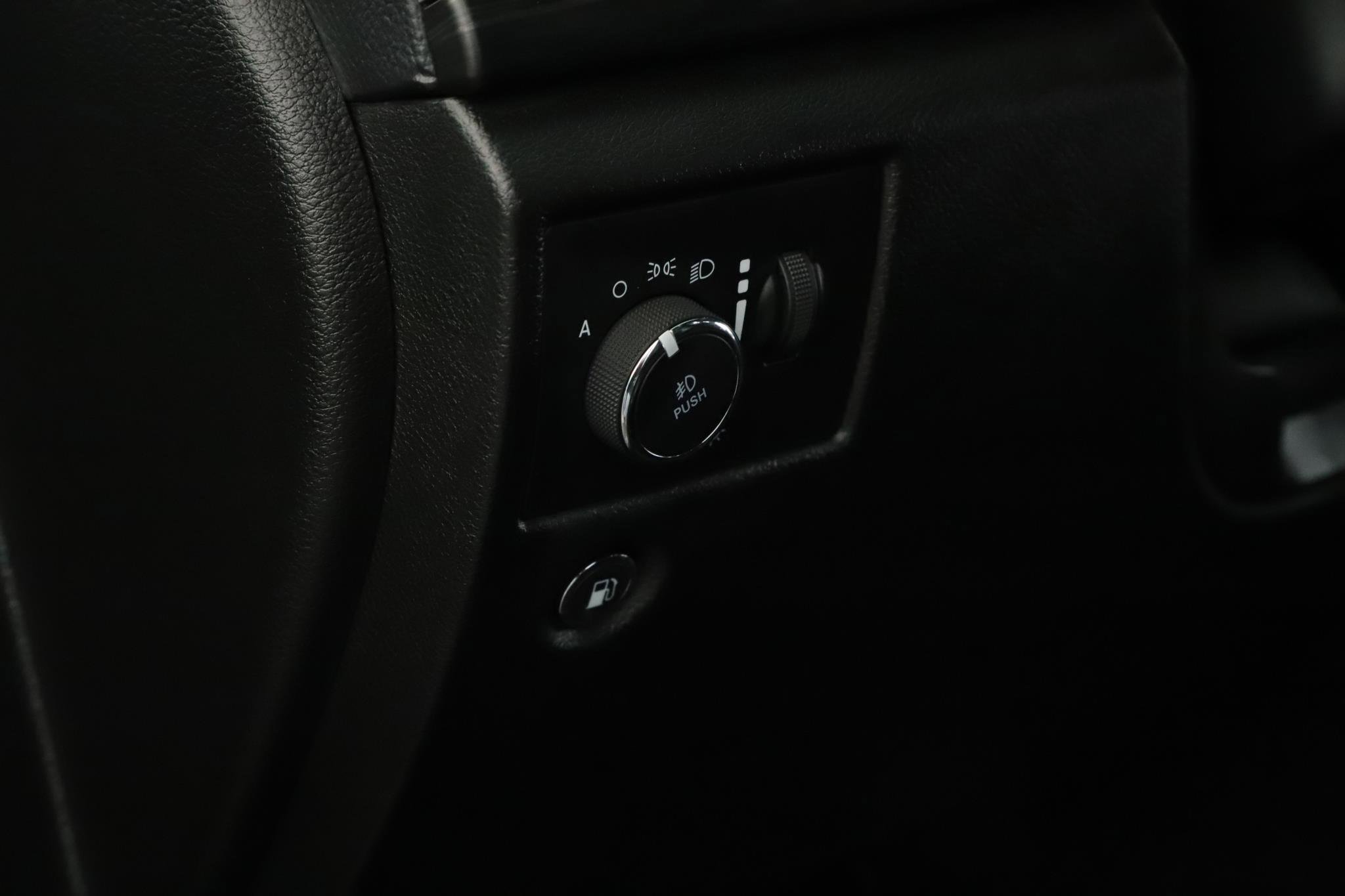 Used 2021 Jeep Grand Cherokee Laredo X image 9