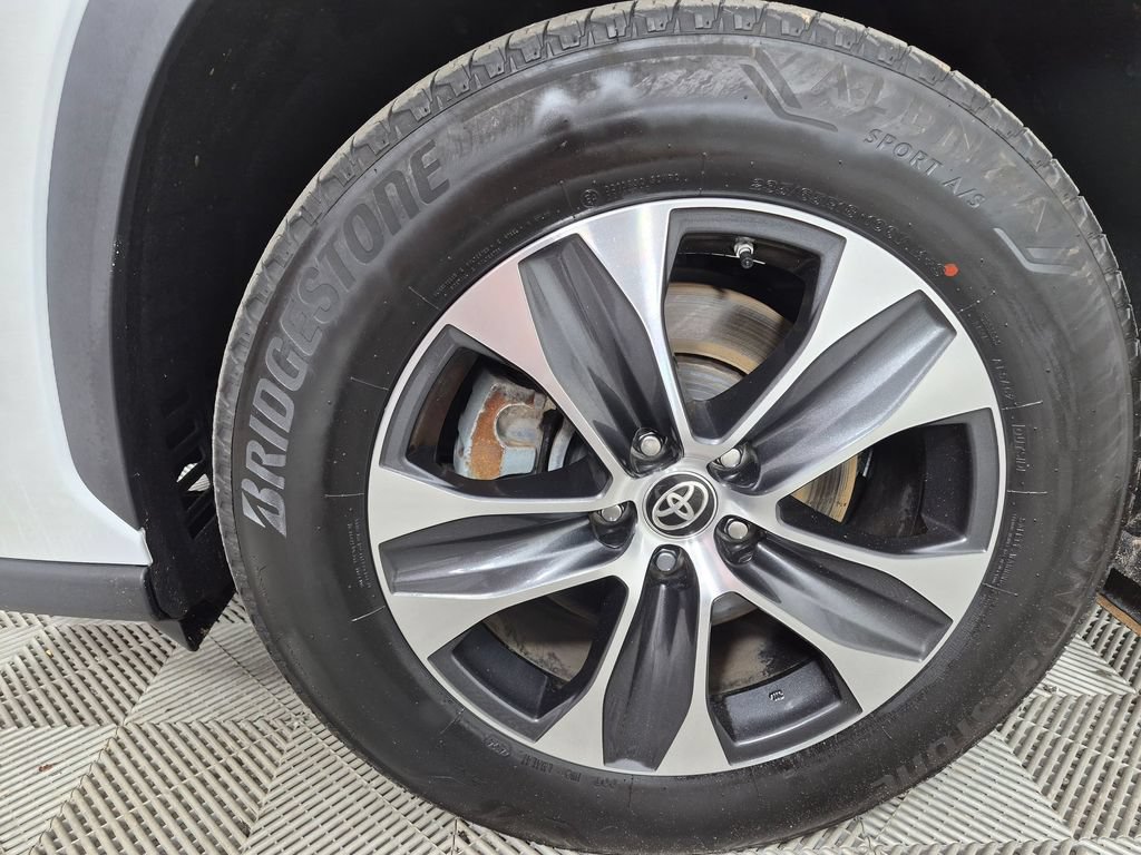 Used 2025 Toyota Highlander XLE AWD/4WD image 29