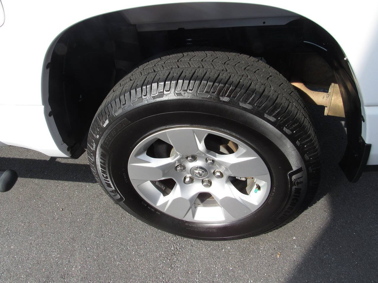 Used 2020 RAM 1500 Big Horn AWD/4WD image 11