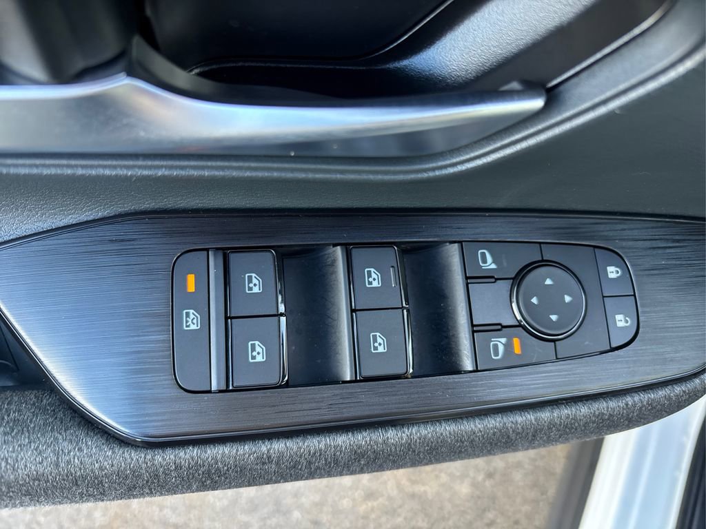 Certified 2025 Nissan Kicks SV image 33